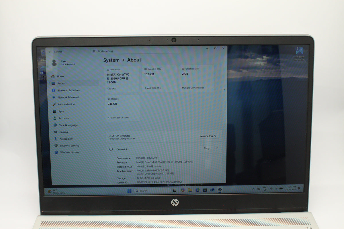 HP Pavillion + Charger 15-CK019TX