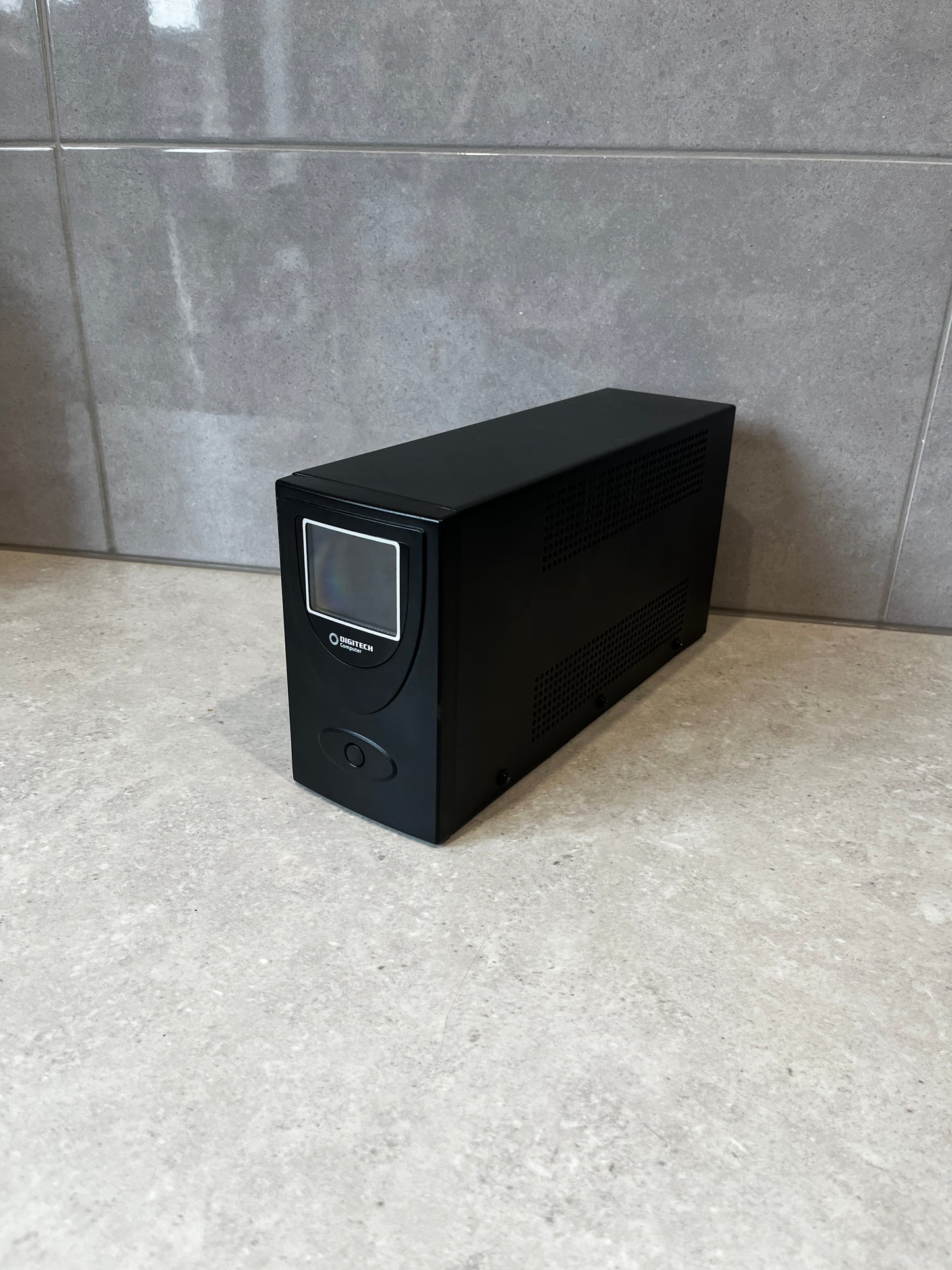 650VA/390W Line Interactive UPS with LCD and USB -New Battery!