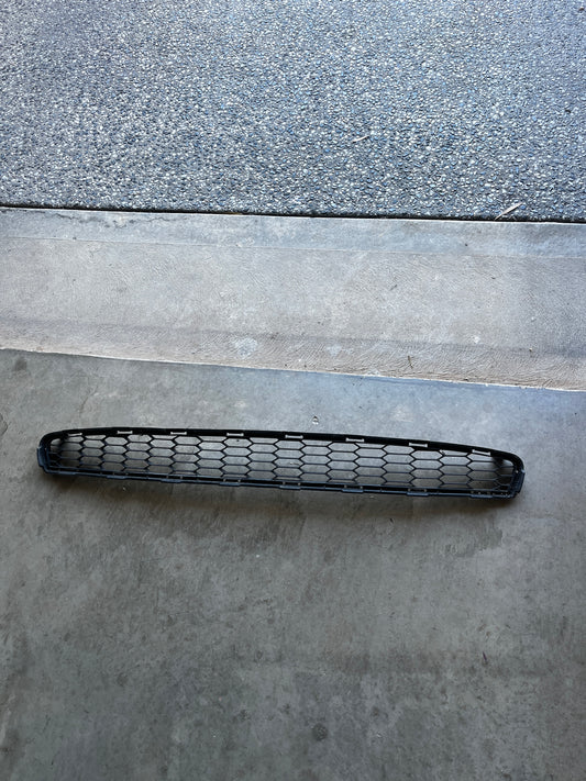 NISSAN LEAF MK1 ZE0 FRONT BUMPER CENTRE LOWER GRILLE 622563NA5A