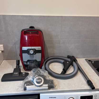 MIELE SKCR3 CX1 Blizzard Cat & Dog Bagless Vacuum Cleaner with Brand New STB 305-3 TurboTeQ Floorhead