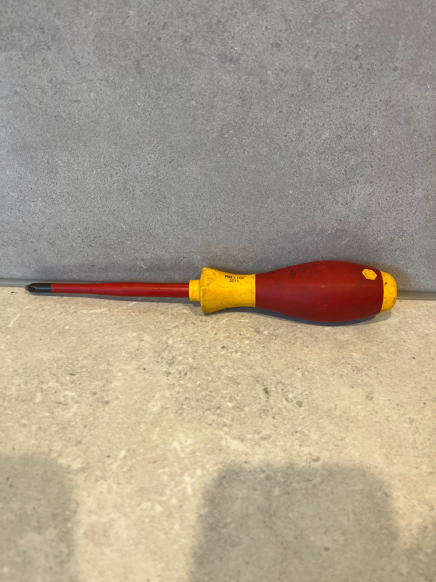 Wiha 35394 100mm 3211 VDE SoftFinish SlimFix PH2 Phillips Screwdriver