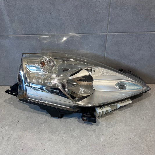 Nissan Leaf ZE0 26010-4NN0A Headlight Lamp Right
