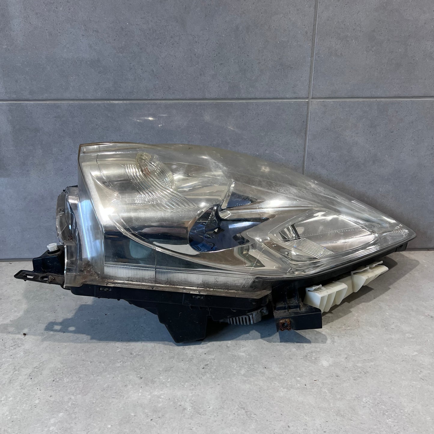 Nissan Leaf ZE0 26010-3NK5A LED Headlight Lamp RH