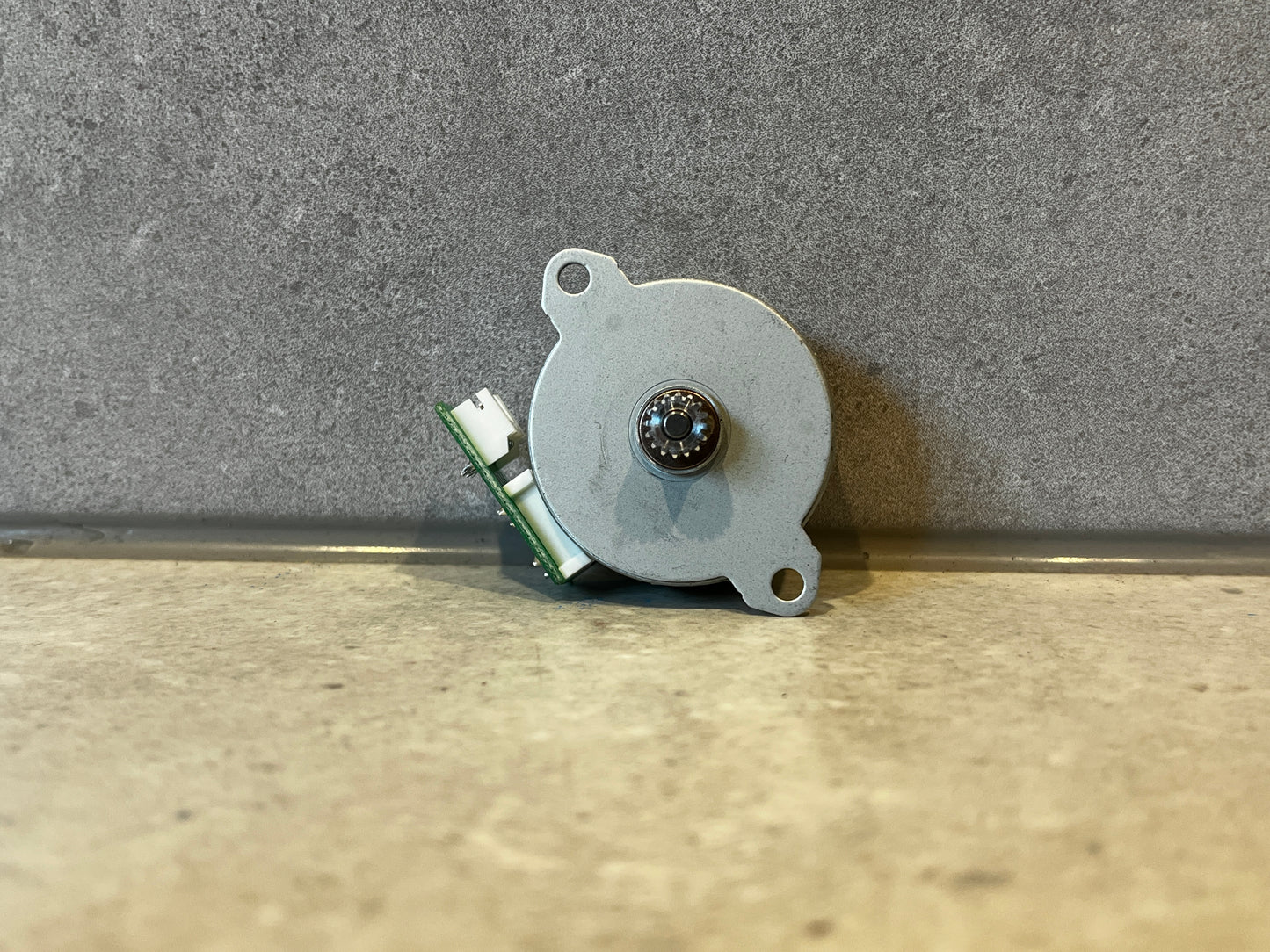 Mitsumi Stepper Motor PM35S-F48 24V 500mA 10.5 ohm 48 Step
