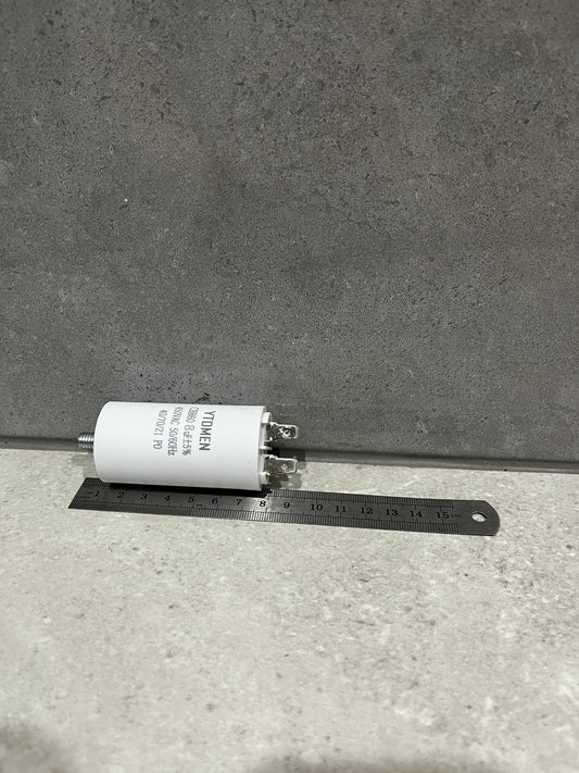 8µF, 450V AC Start/Run Capacitor (CBB60) Suit Motor Pump Spa, Pool , Fan M8 Screw