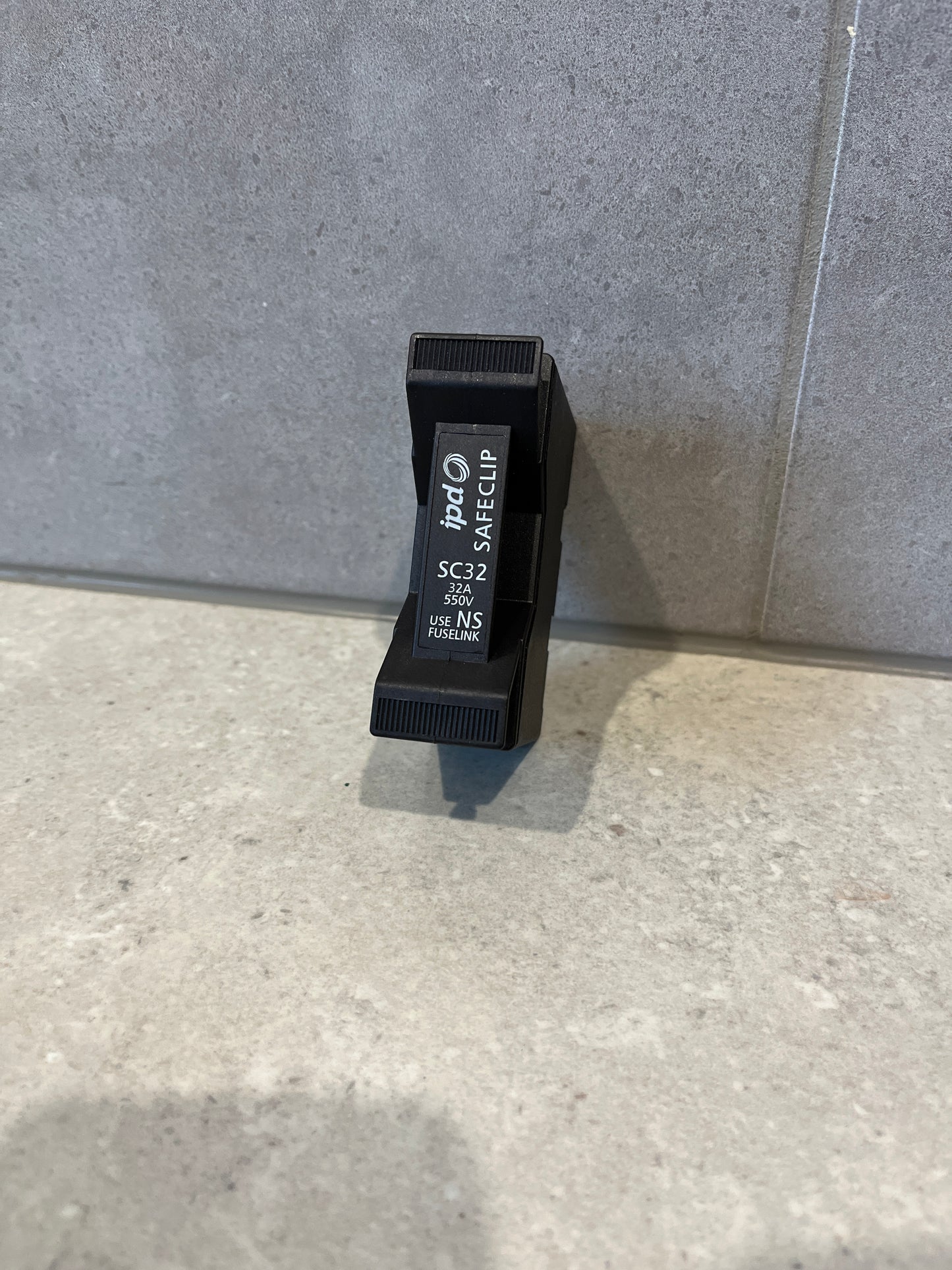 IPD SC32BW Fuse Fitting 32A 415VAC Black Back Wired IP20