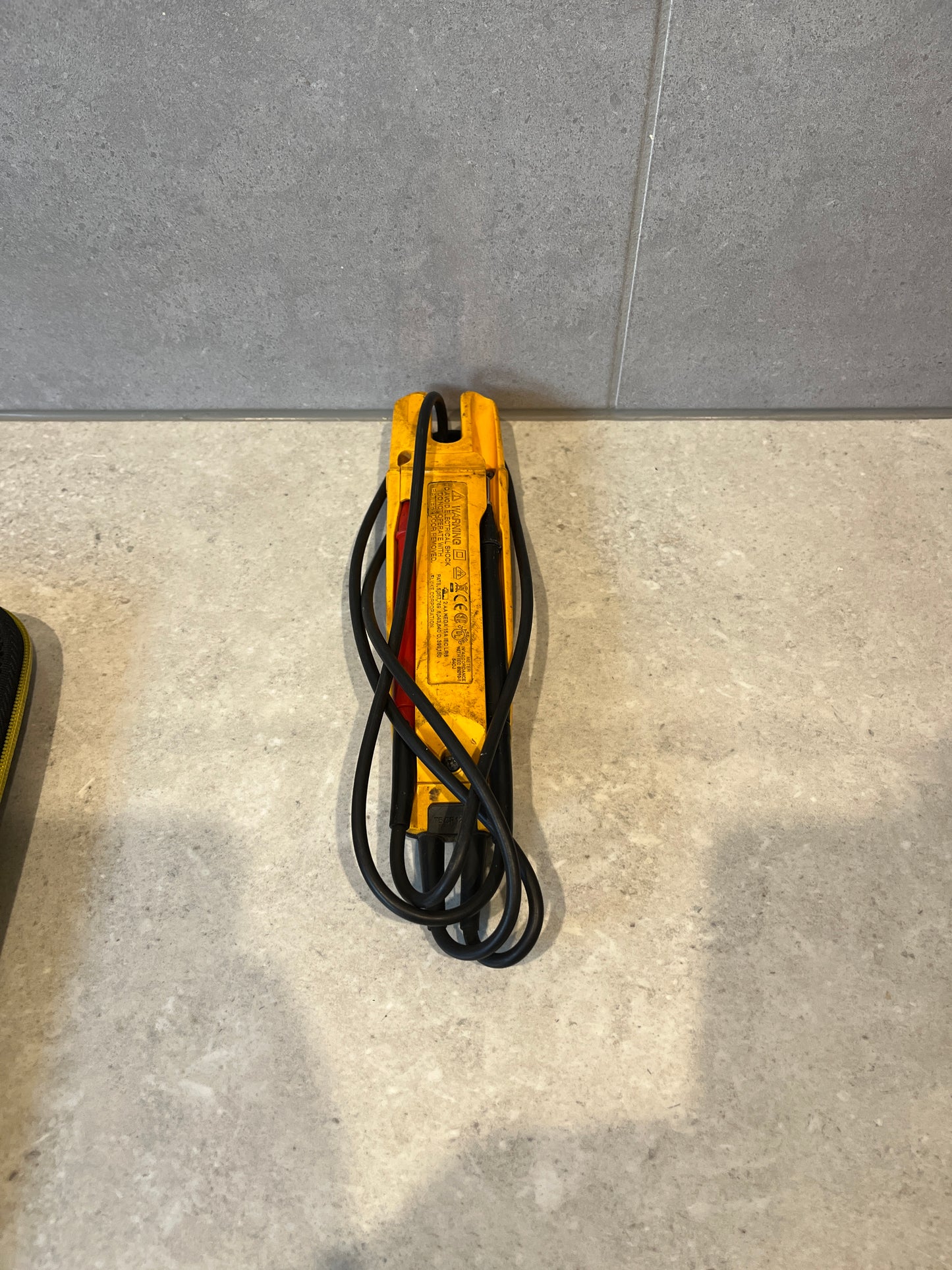 Fluke T5-1000 Multimeter with Case