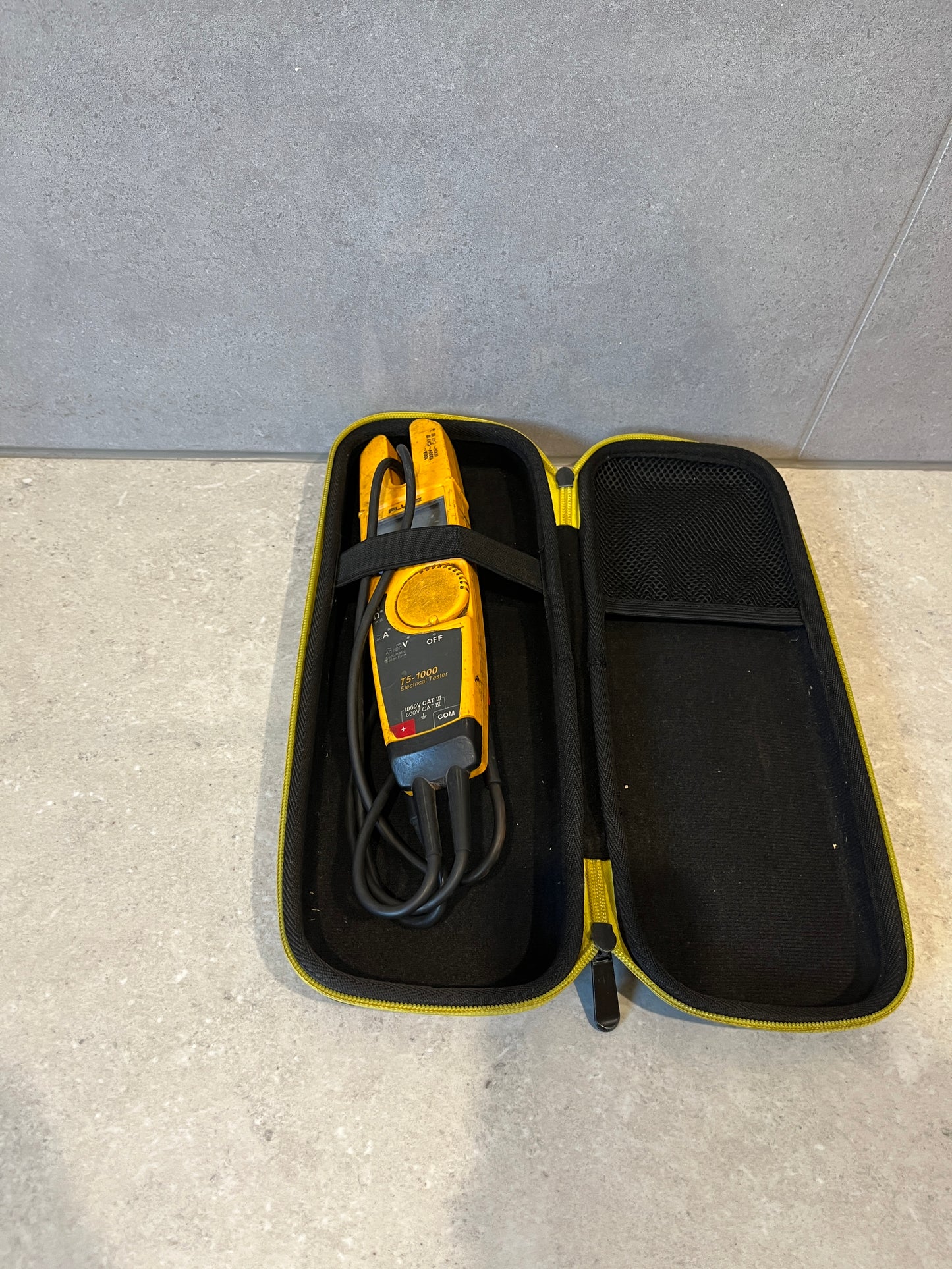 Fluke T5-1000 Multimeter with Case