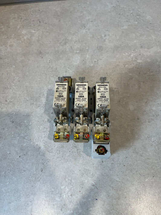 3NA3 830 | Siemens | Fuse Link 100A 500VAC 250VDC 25kA USED- Includes Base