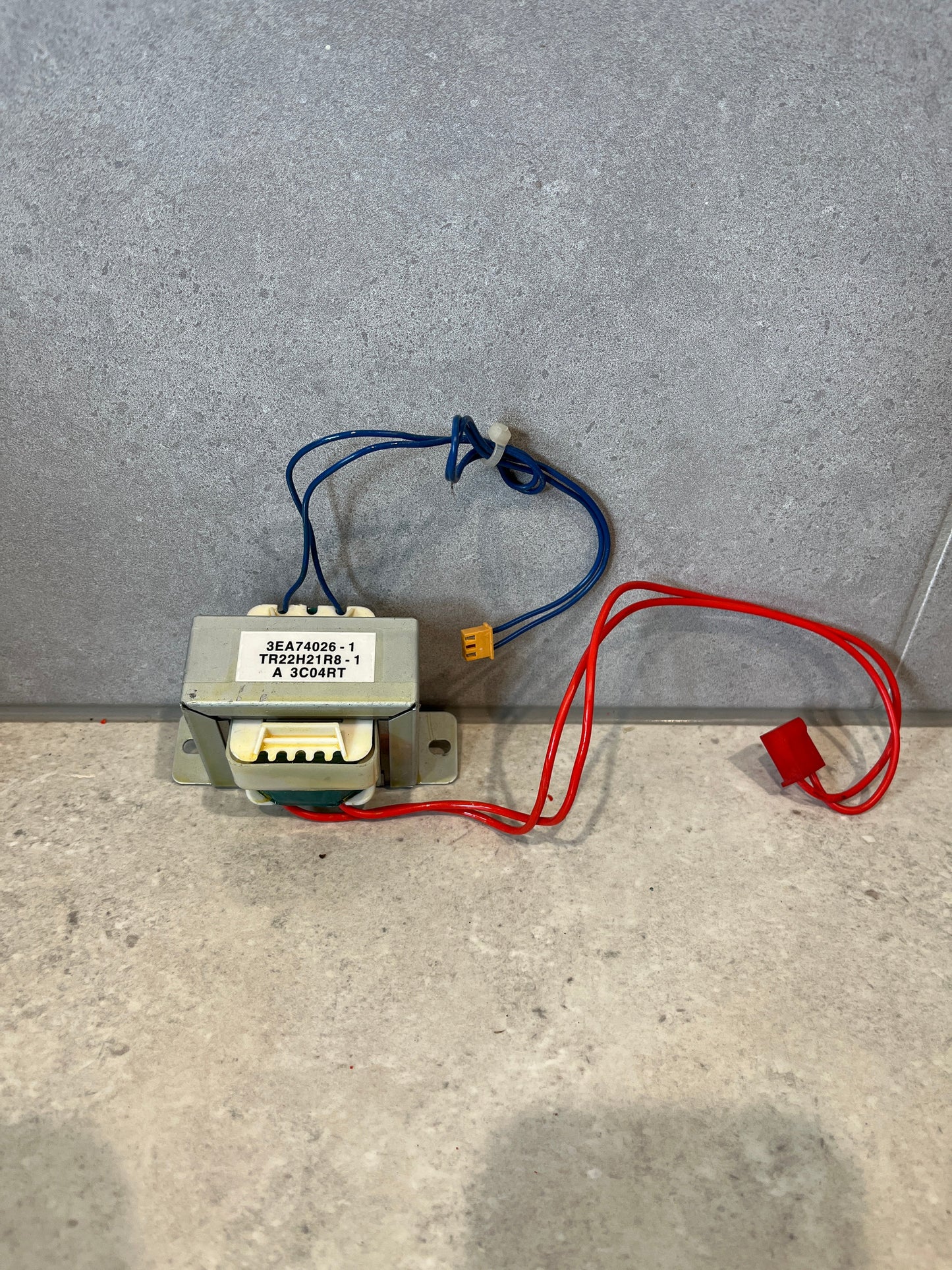 3EA74026-1 Transformer- 075911J DAIKIN- USED- With Plugs