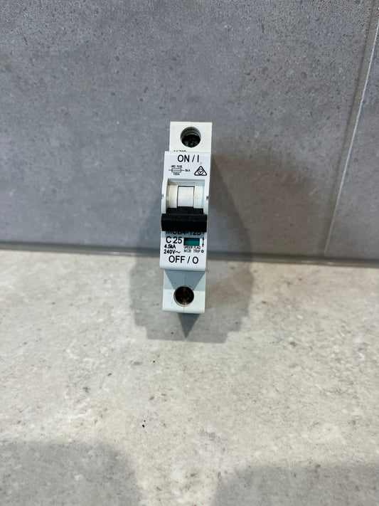 CLIPSAL MCB4-125 | 25AMP SINGLE POLE 4.5KA CIRCUIT BREAKER