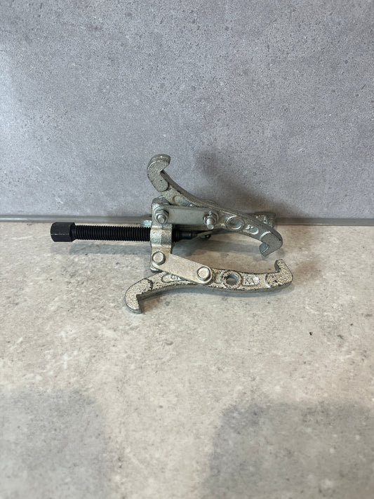 Three Jaw Bearing Puller Generic