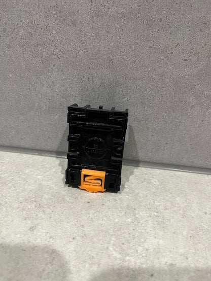 Omron MKS 250V ac DIN Rail Relay Socket, PF085A for H3CR Solid State Timer