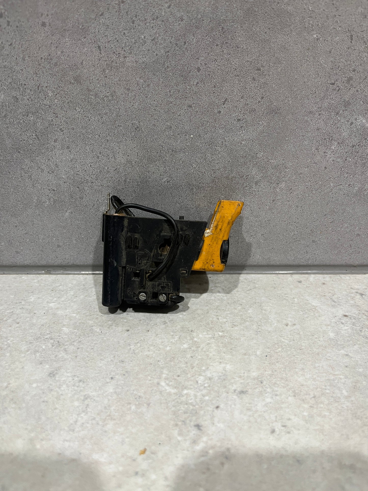 BOSCH 2607200209 SWITCH for Bosch PBH 200 RF, GBM 13-2 RE, GBM 10-2RE, CSB500-RL