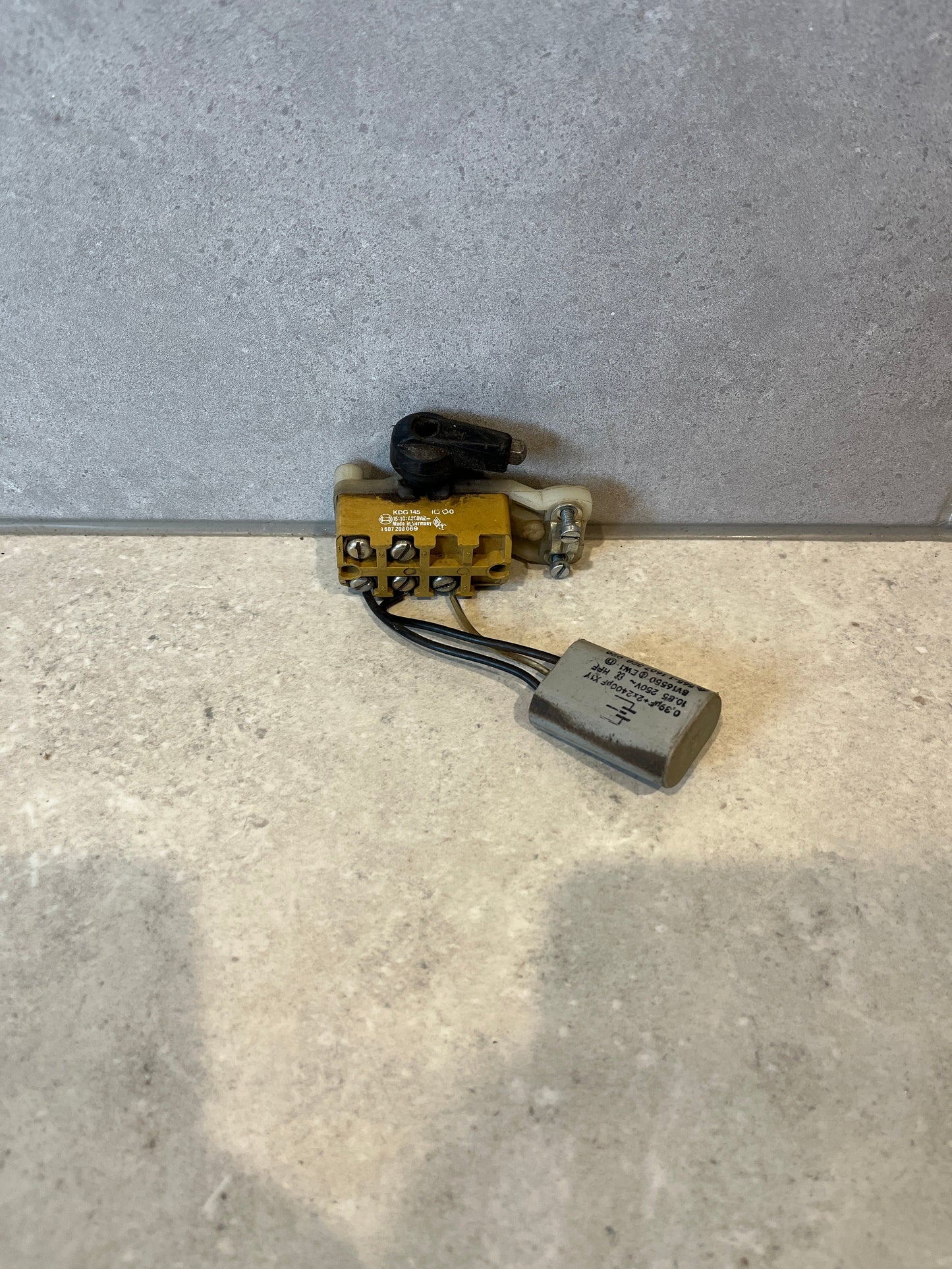 Bosch Angle Grinder Switch KDG145 1607200069 + Capacitor