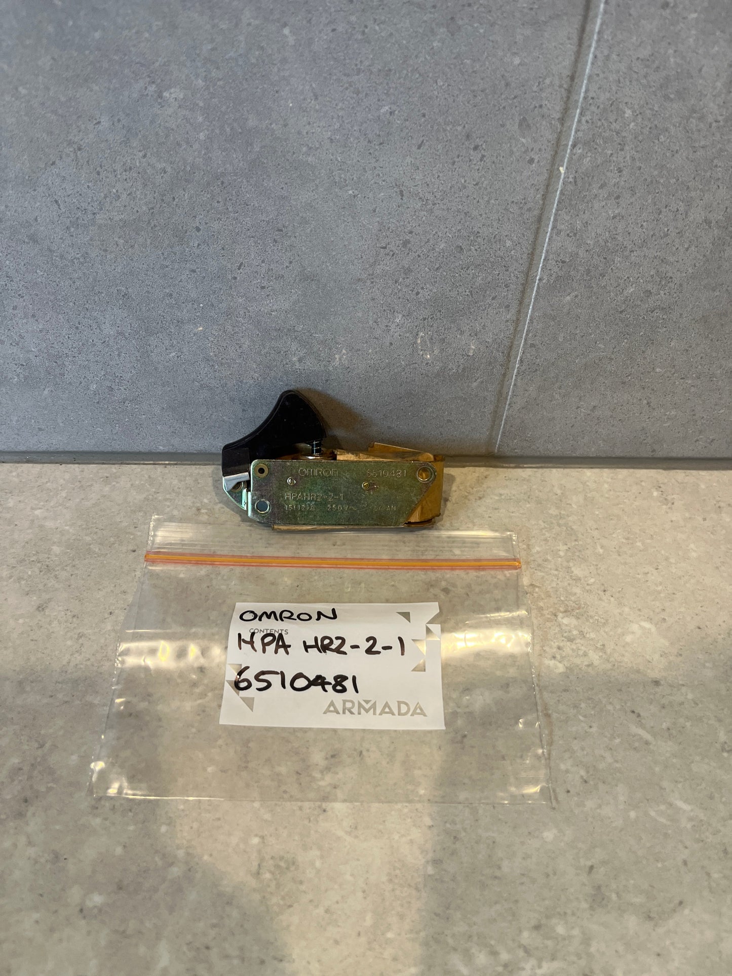 Genuine Makita SWITCH HPAHR2-2-1 / 1001 - 651048-1 Omron