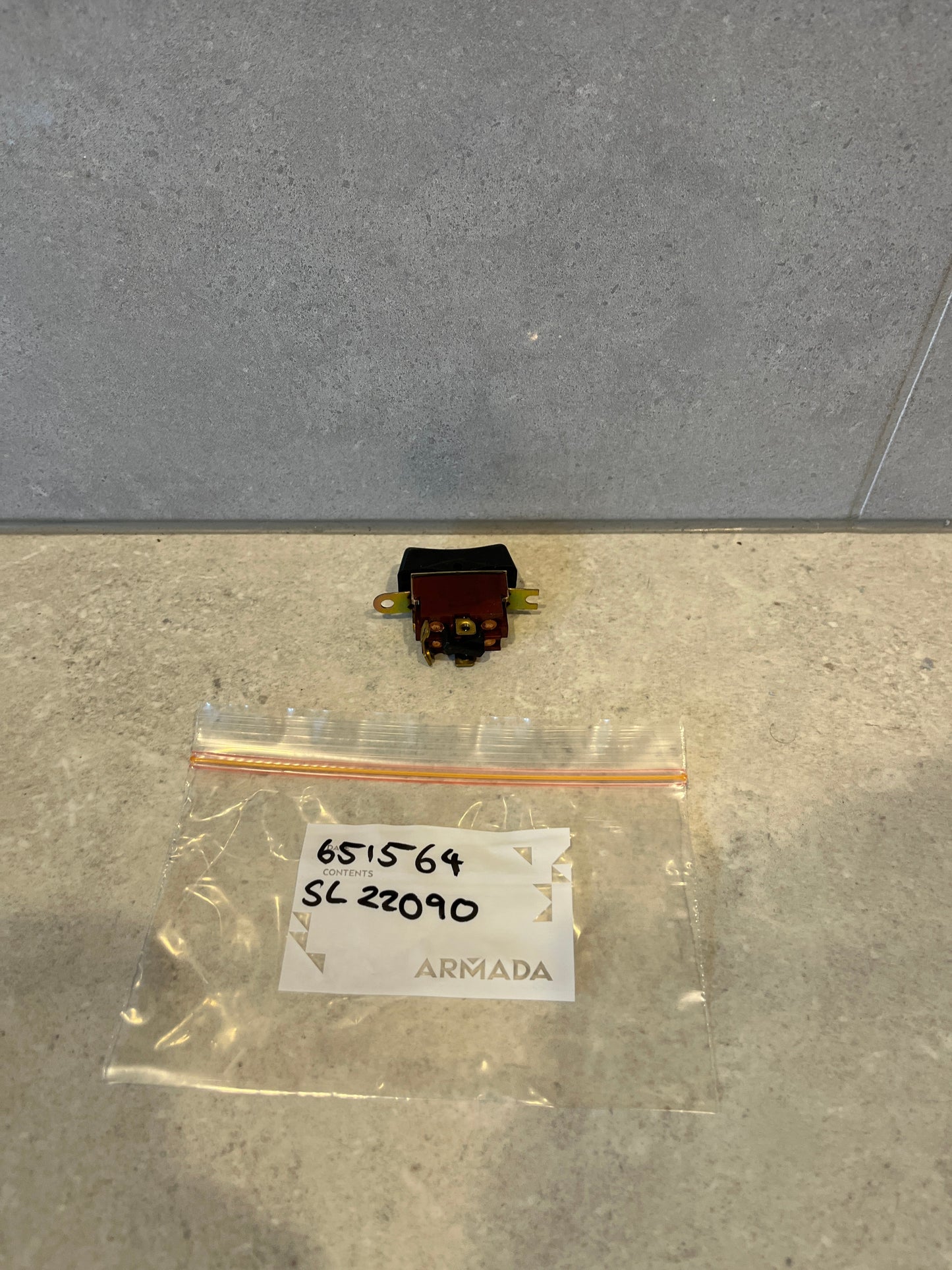 Makita 6515643 Genuine OEM Switch for 6300LR 6905B 6013BR DA6300 6301LR