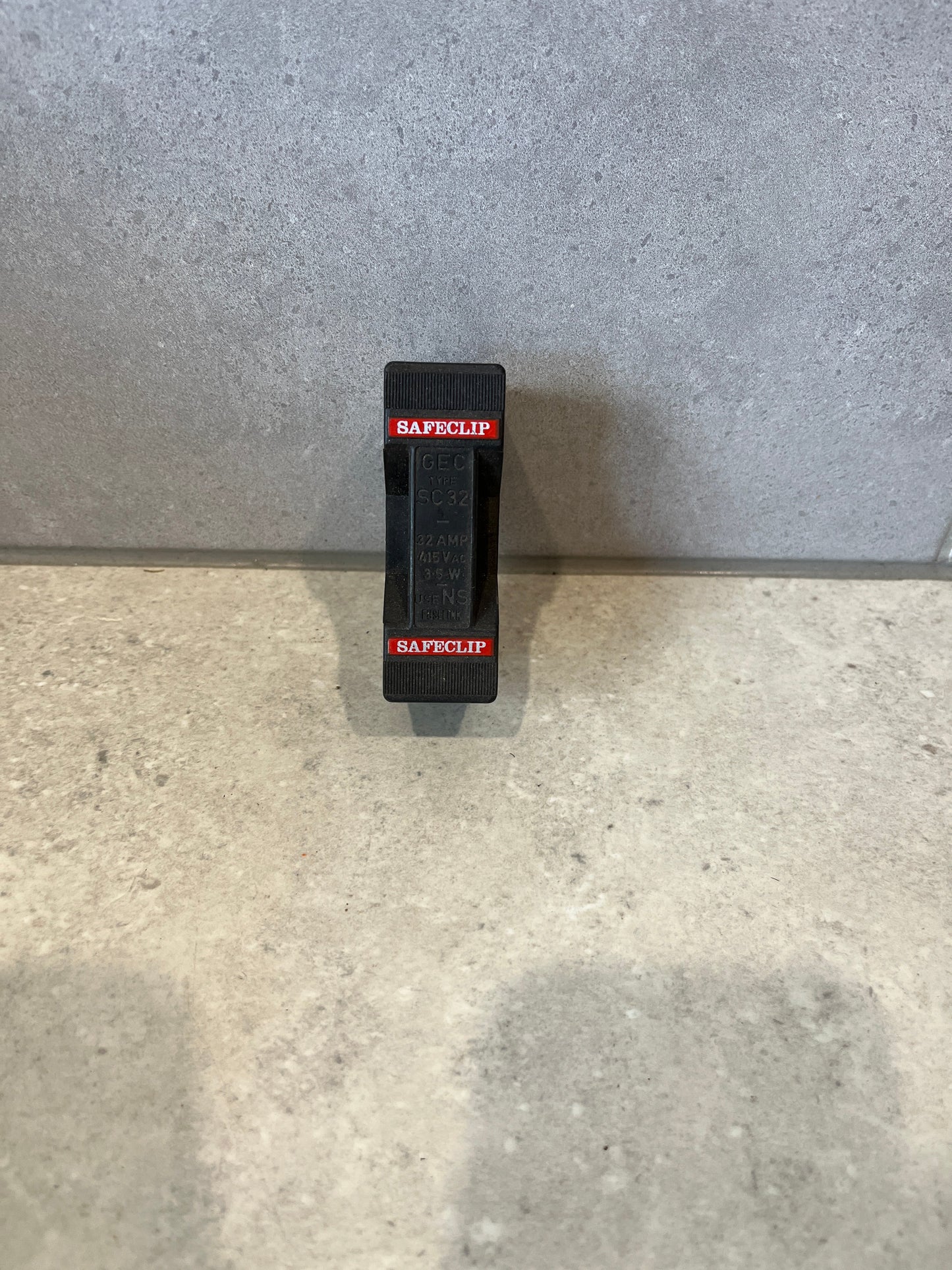 IPD SC32H Fuse Fitting 32A 415VAC Black Front Wire IP20 For: NS