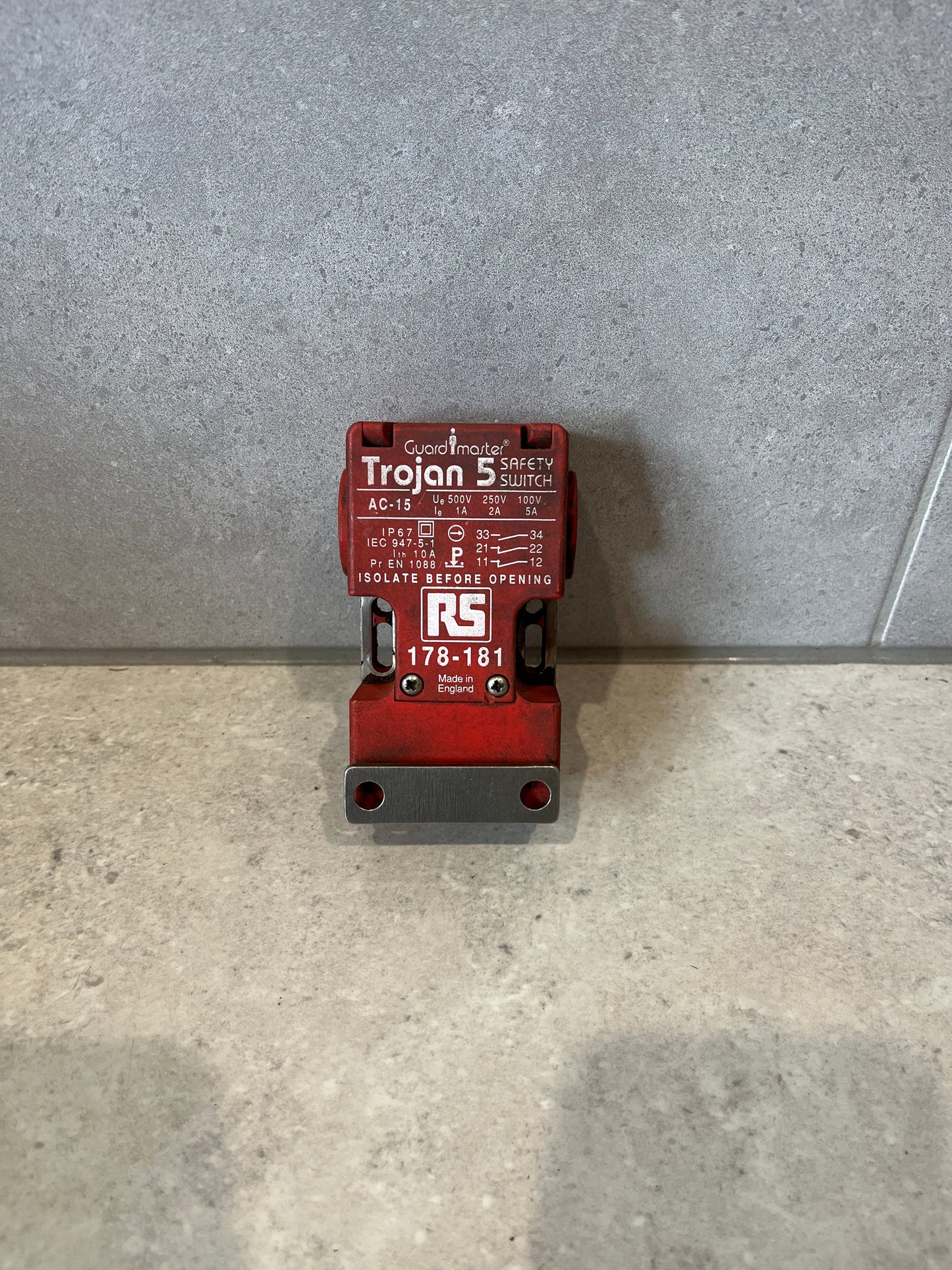 Allen Bradley 440K Safety Interlock Switch, 2NC/1NO, GuardMaster Trojan 5