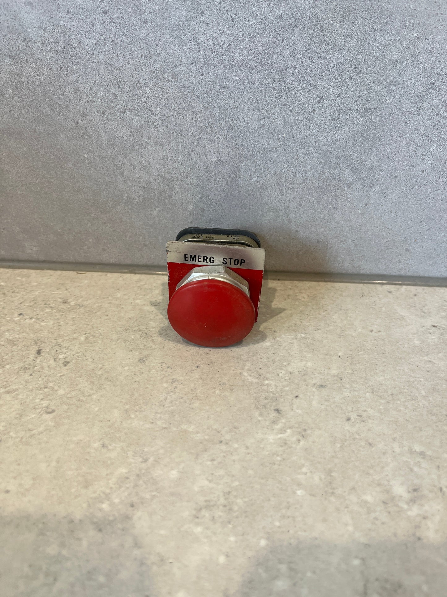 ALLEN BRADLEY RED PUSH BUTTON 800T-XD2 SERIES D, MUSHROOM HEAD