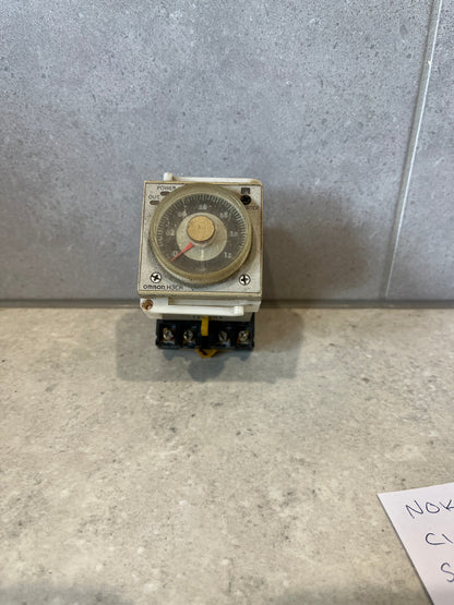 Omron H3CR-A8 H3CRA8 Timer 100-240VAC/100-125VDC with base