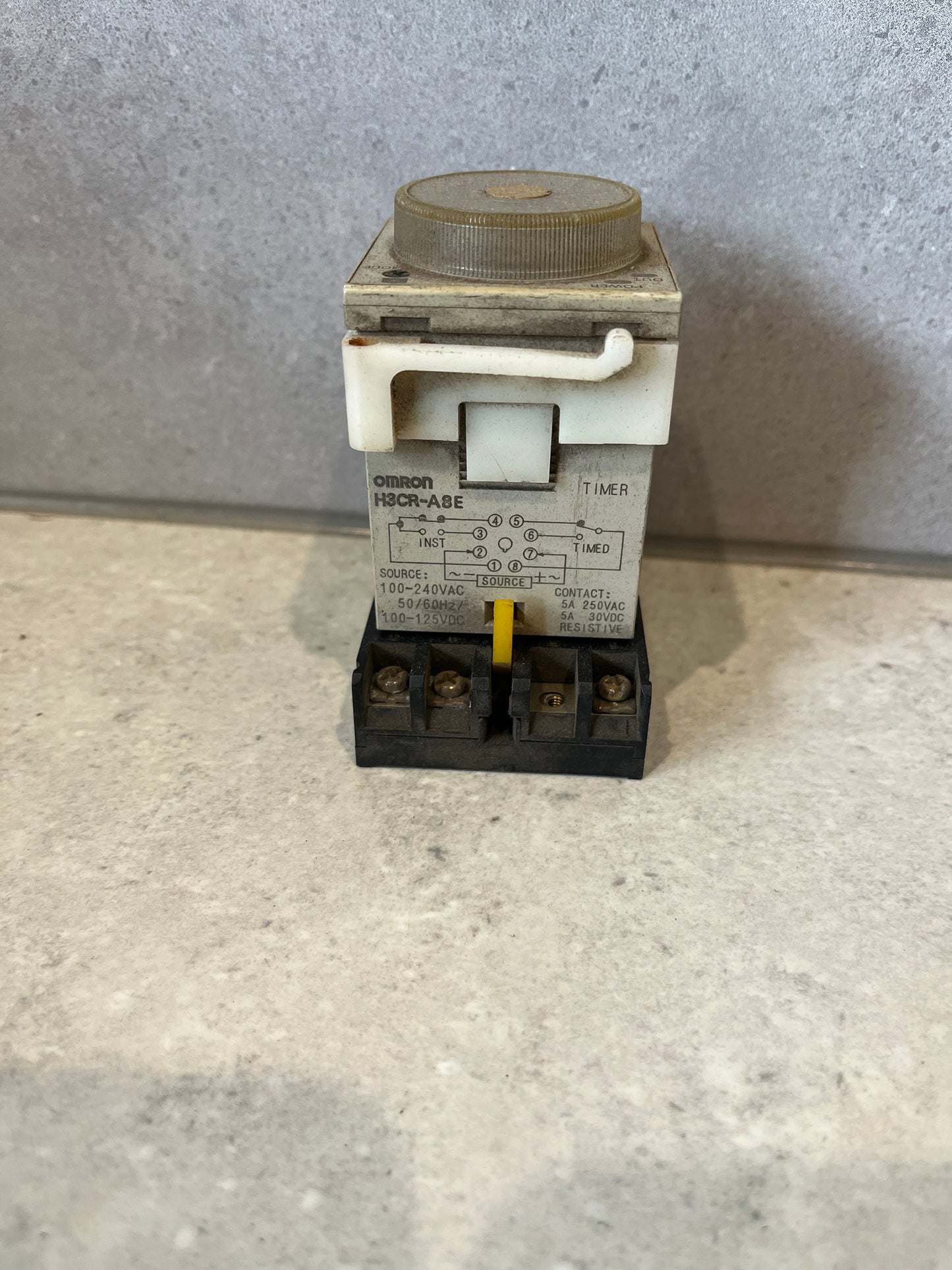 Omron H3CR-A8 H3CRA8 Timer 100-240VAC/100-125VDC with base