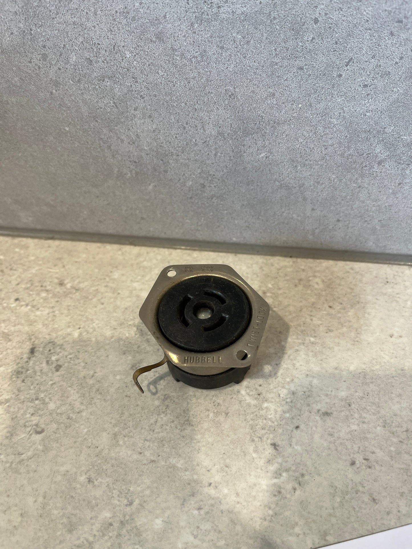 HUBBELL WIRING DEVICE-KELLEMS HBL7557G Flanged Receptacle, 10A, 125V, 3-Pole, 3-