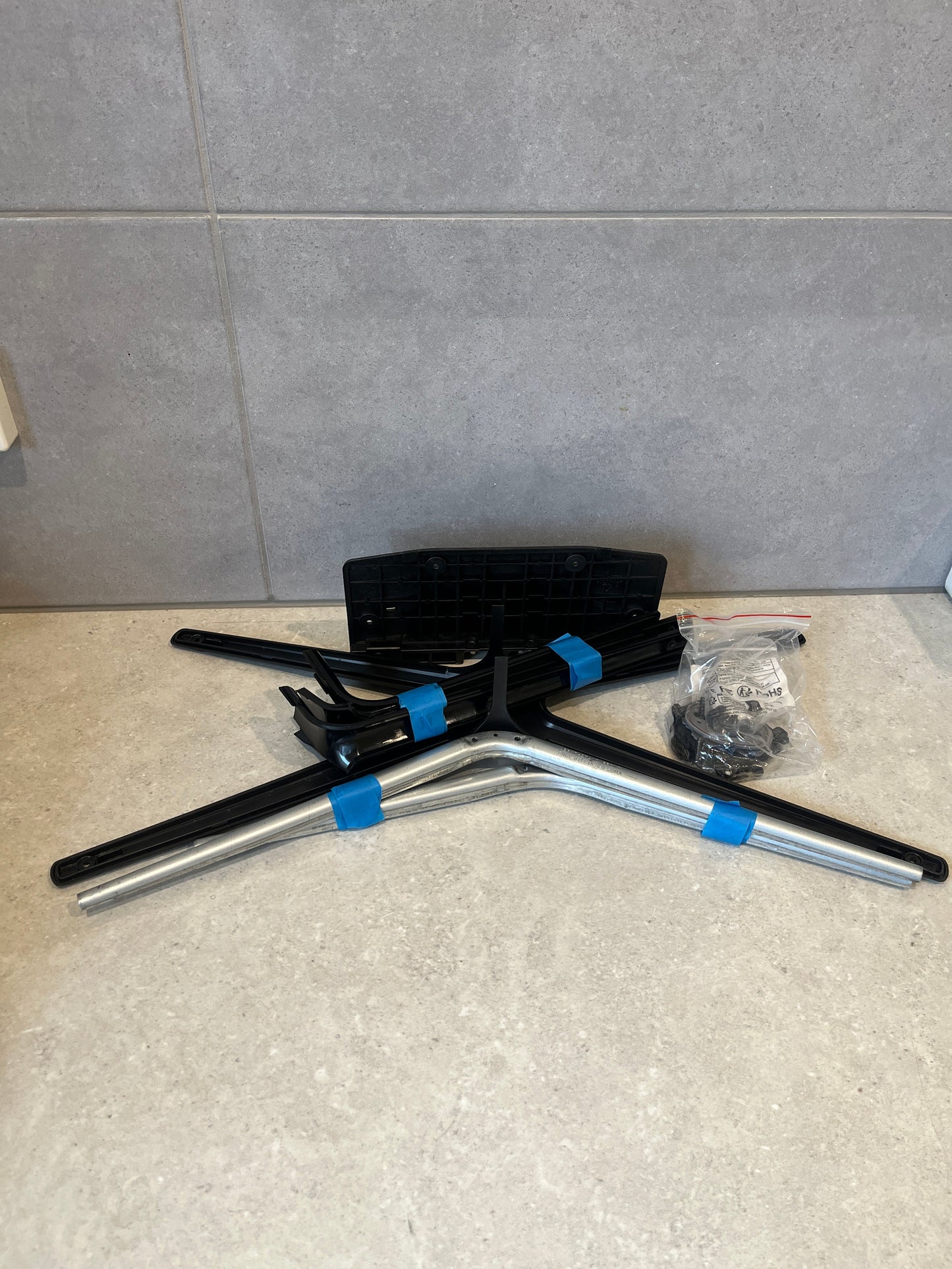 Samsung TV Stand BN61-07173A