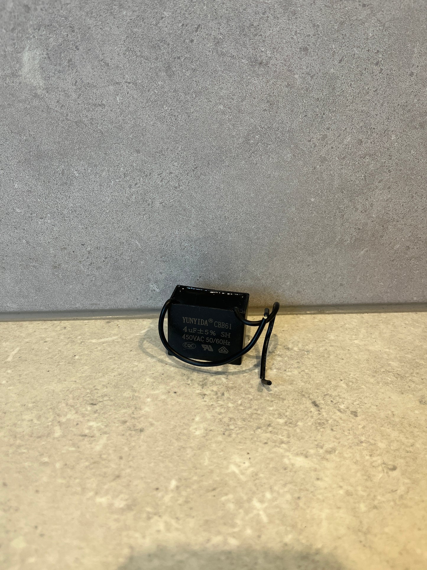 CAPACITOR - 4uF 450v AC With Leads