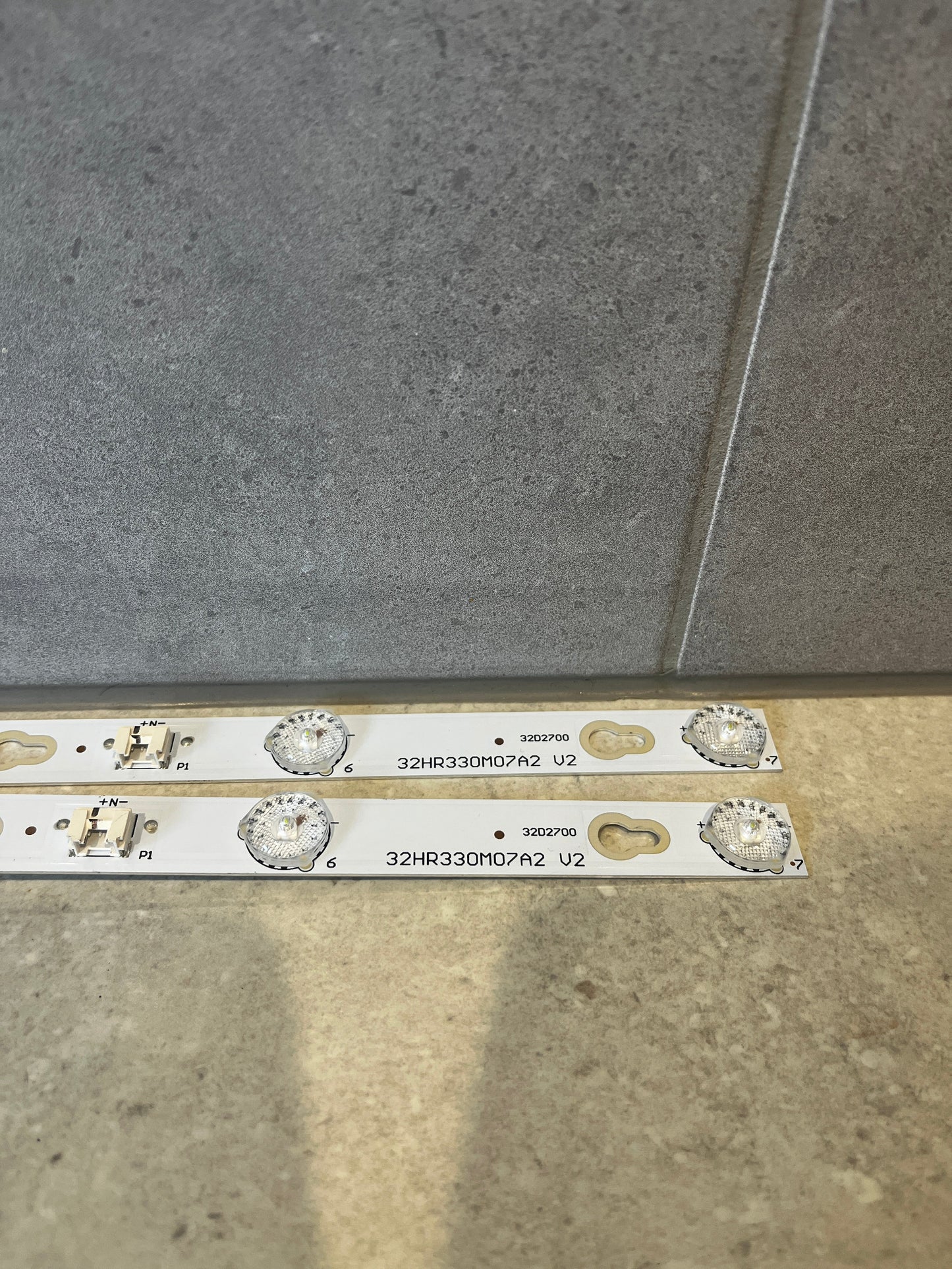 TOT-32D2700-2X7 TCL 32S3750TAAA LED Backlight strips set of (2) 32HR330M07A2 V2