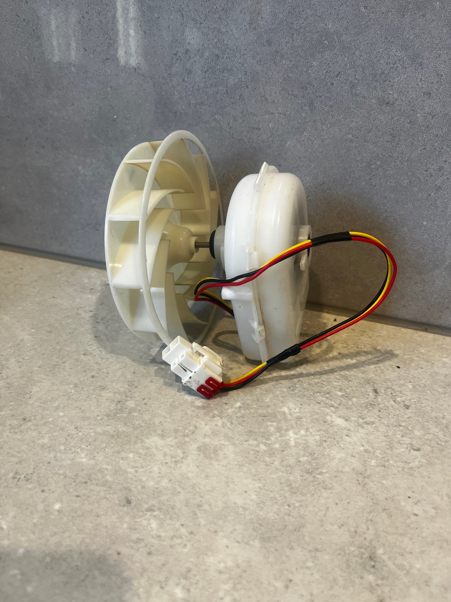 Genuine Samsung Fridge Refrigerator Condenser Fan Motor SR466KLS DA31-00146B