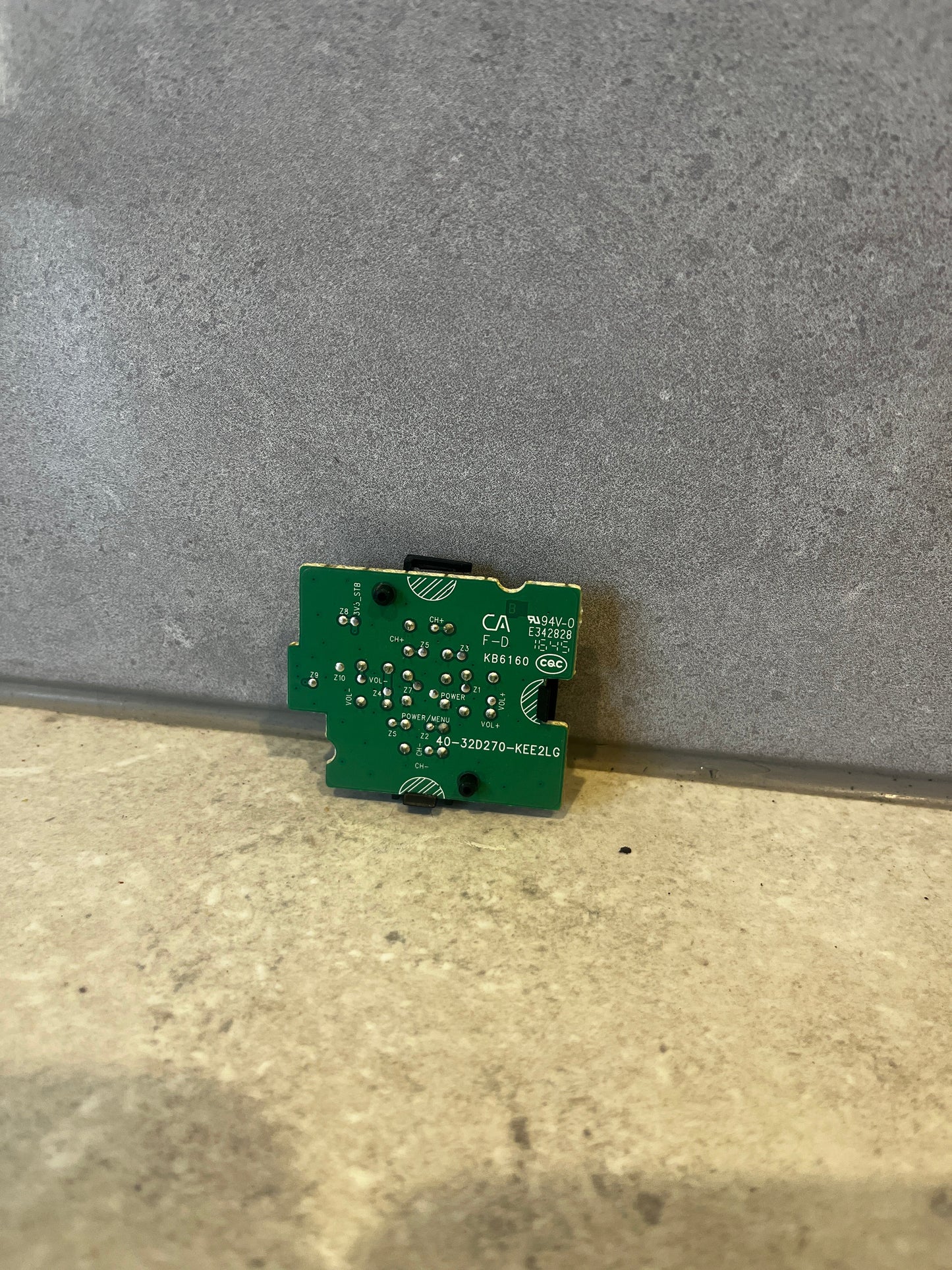 Hitachi/TCL LE32M459 Key Button Board 40-32D270-KEE2LG / KB6160