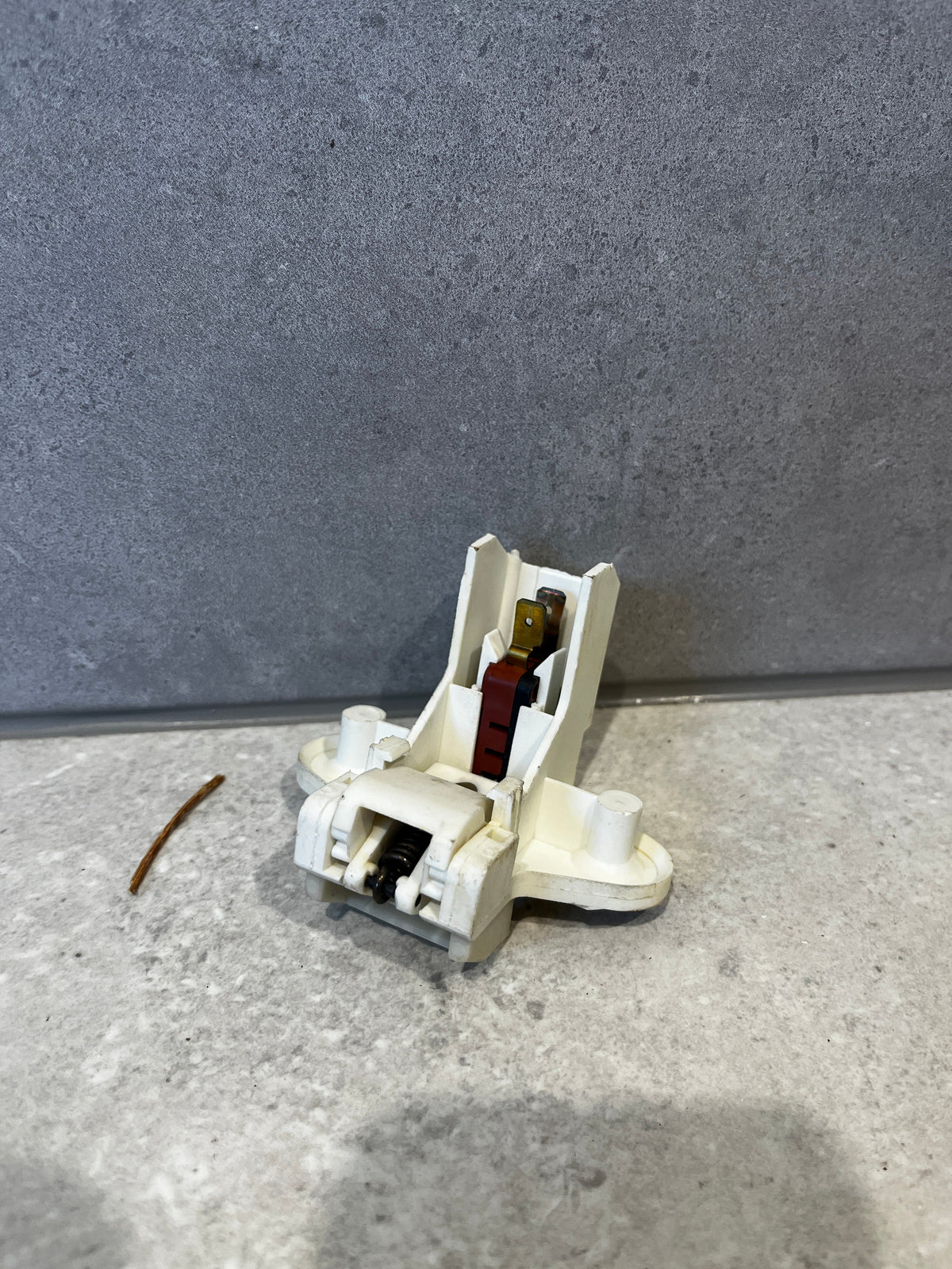 Dishlex, Electrolux, Westinghouse Dishwasher Door Latch Assembly - Suits: SB907
