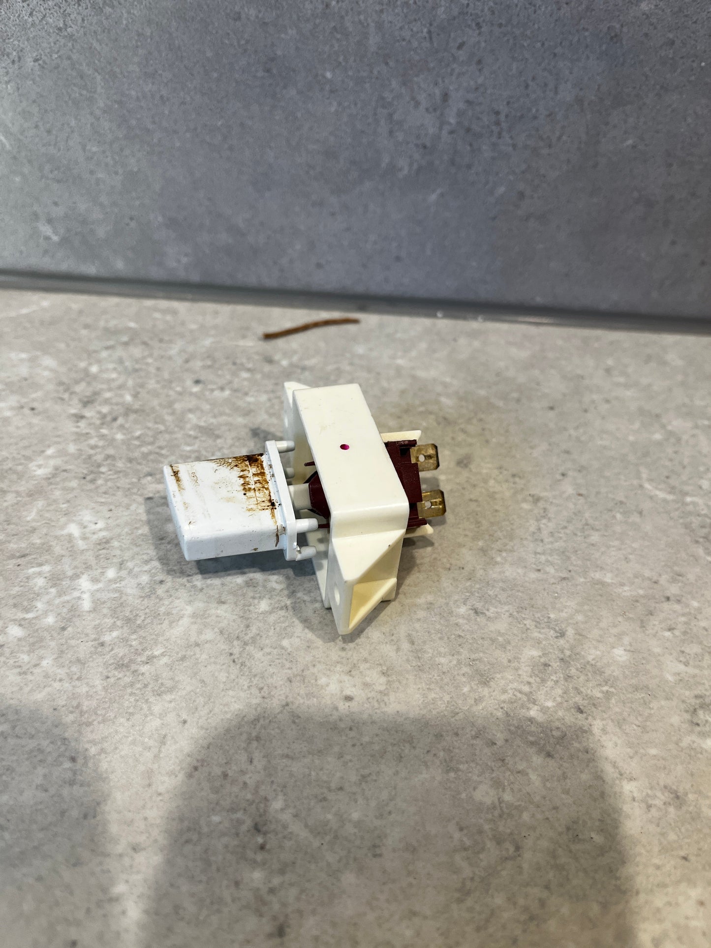 Kelvinator N500A-R Fridge Door Switch