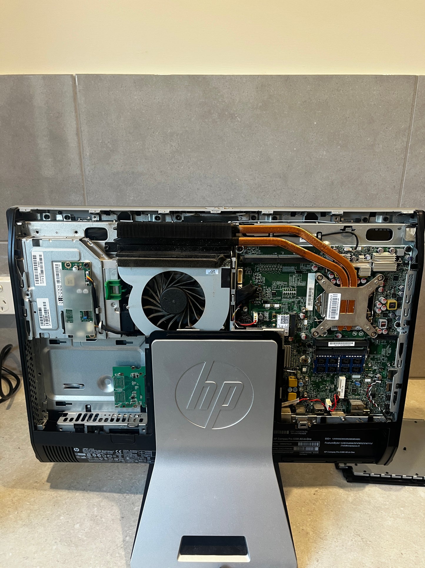 HP Compaq Pro 6300 All-In-One PC – Standard Wi-Fi – Zorin OS 18
