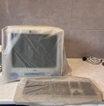 Vintage Apple iMac G3 M5521 with pro keyboard, mouse, manuals & dust covers