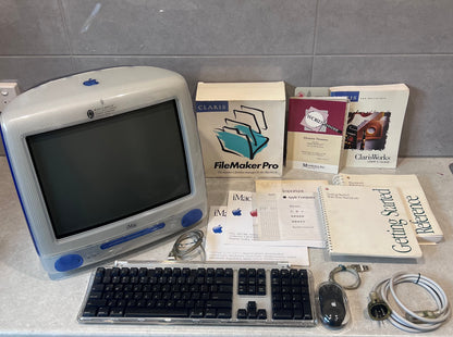 Vintage Apple iMac G3 M5521 with pro keyboard, mouse, manuals & dust covers
