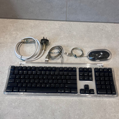 Vintage Apple iMac G3 M5521 with pro keyboard, mouse, manuals & dust covers