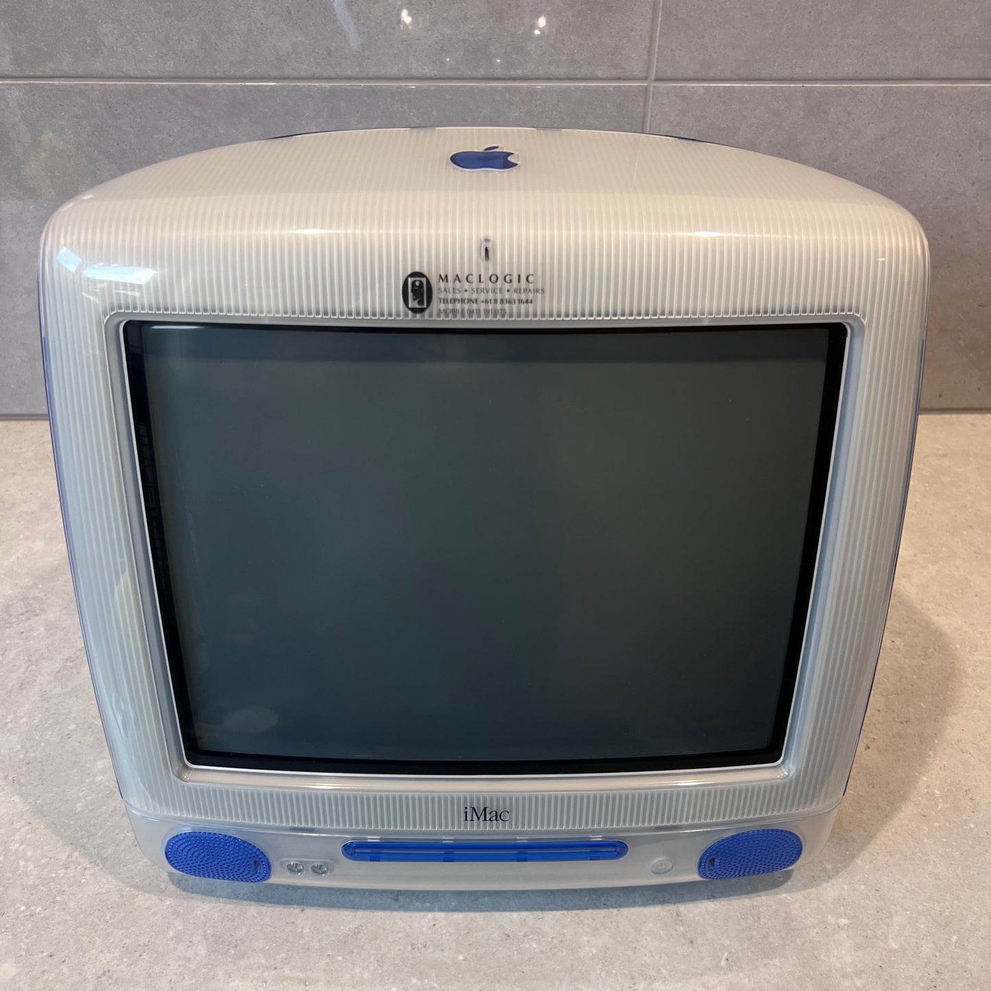 Vintage Apple iMac G3 M5521 with pro keyboard, mouse, manuals & dust covers
