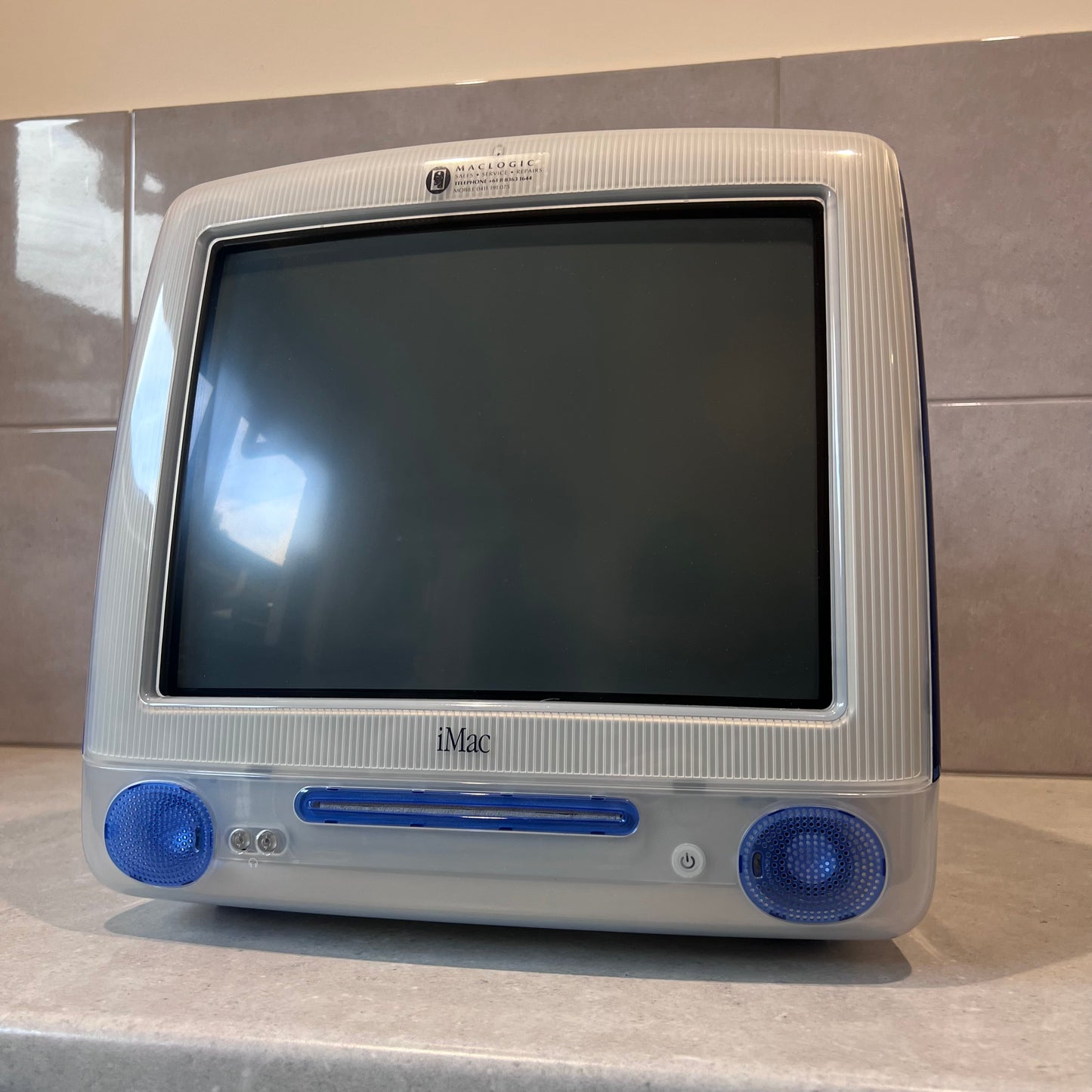 Vintage Apple iMac G3 M5521 with pro keyboard, mouse, manuals & dust covers