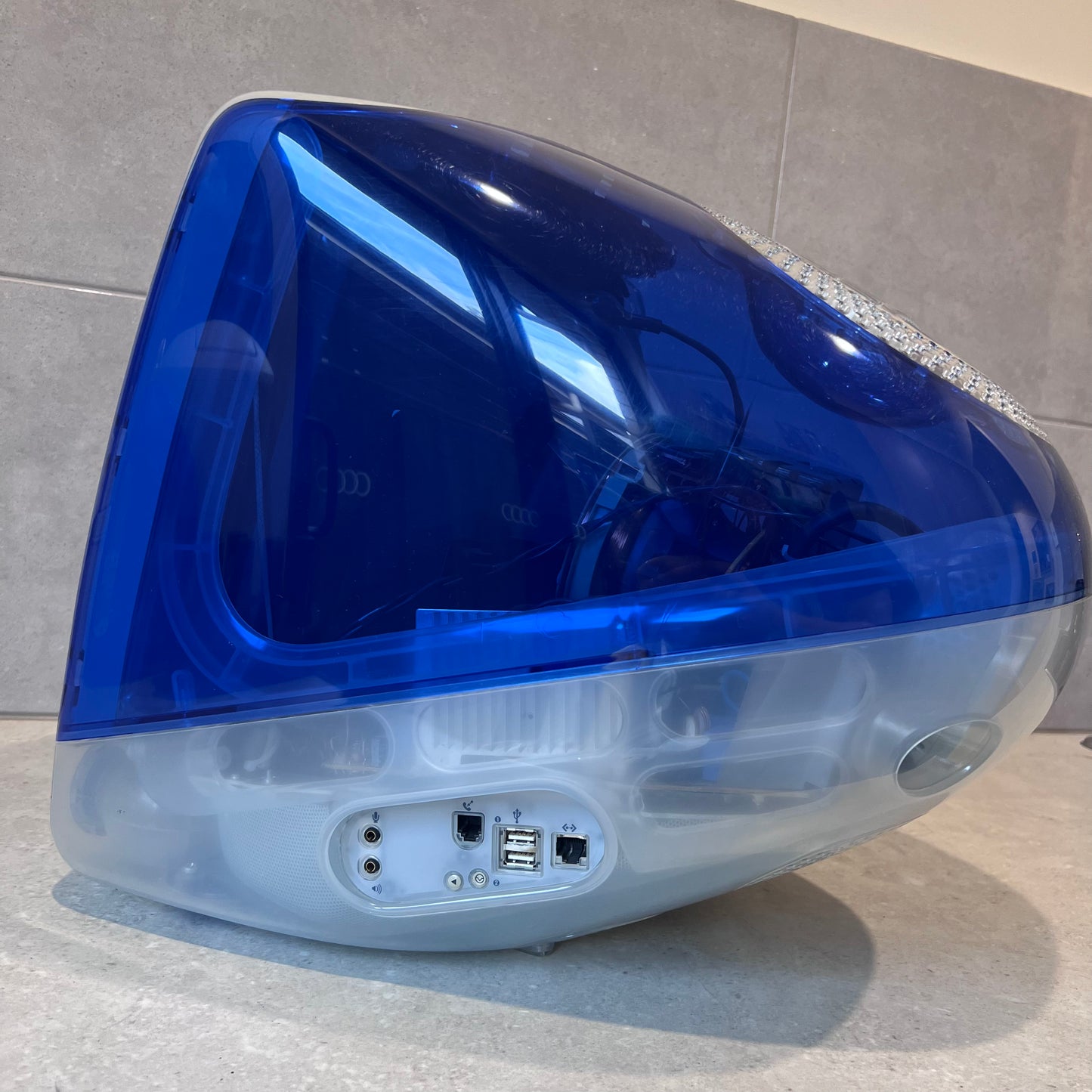 Vintage Apple iMac G3 M5521 with pro keyboard, mouse, manuals & dust covers