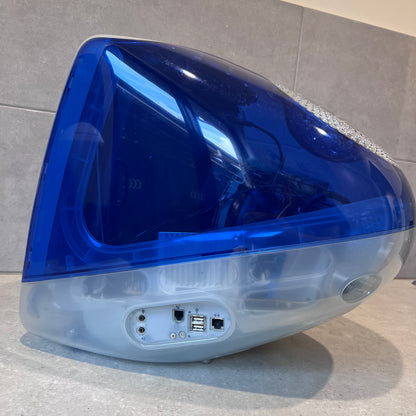Vintage Apple iMac G3 M5521 with pro keyboard, mouse, manuals & dust covers