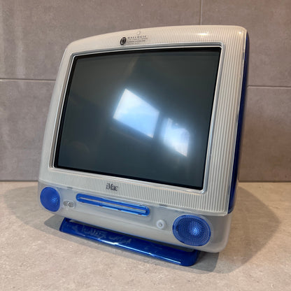 Vintage Apple iMac G3 M5521 with pro keyboard, mouse, manuals & dust covers