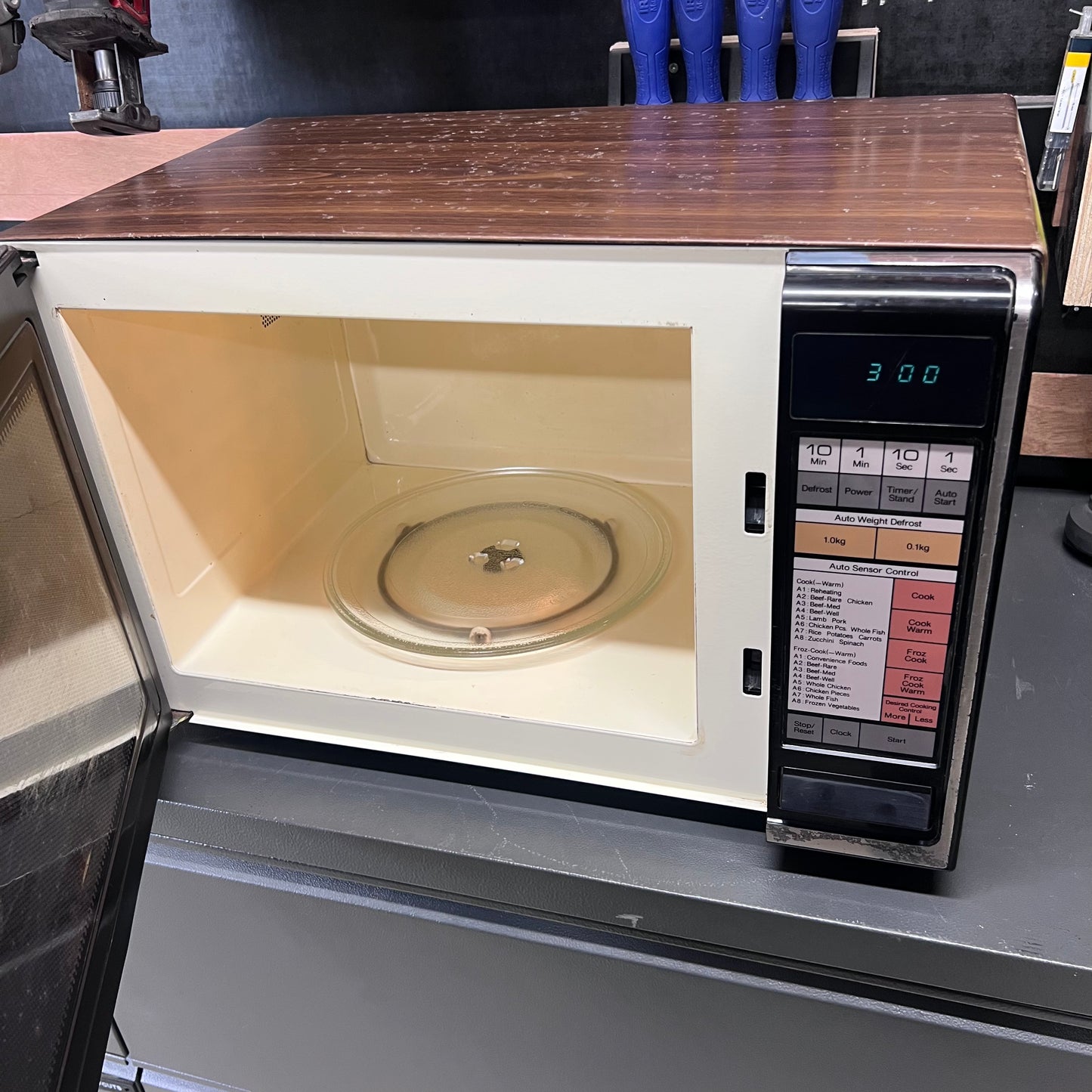Vintage National Microwave Oven NN-6807