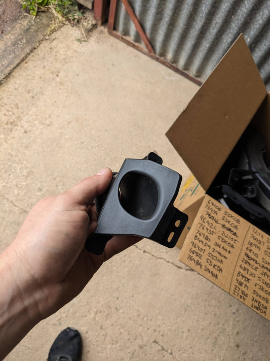 Nissan 682RJ-5SK0B Ventilation Piece  Nissan Leaf ZE1