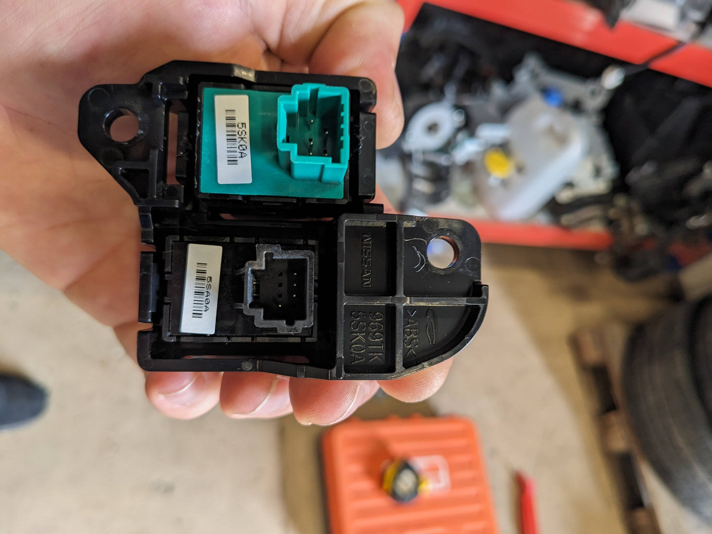 Nissan 25141-5SK0A + 25194-5SA0A ECO & EPedal Switch Nissan Leaf ZE1