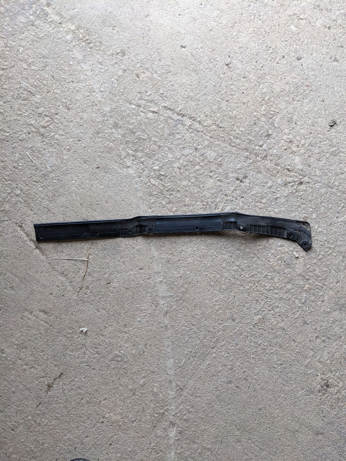Nissan 65820-5SK0A Seal-Hood Front Nissan Leaf ZE1