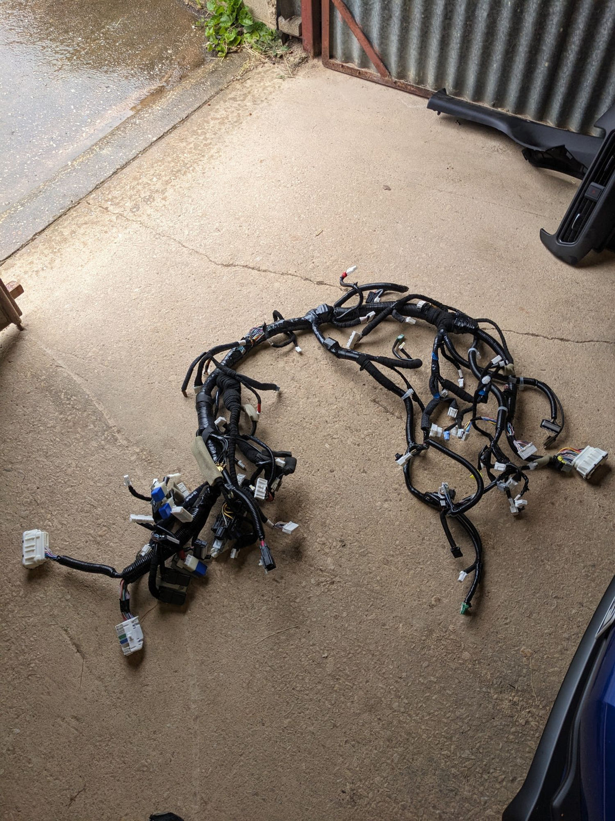 Nissan 24010-5HK0C Harness-Main Nissan Leaf ZE1