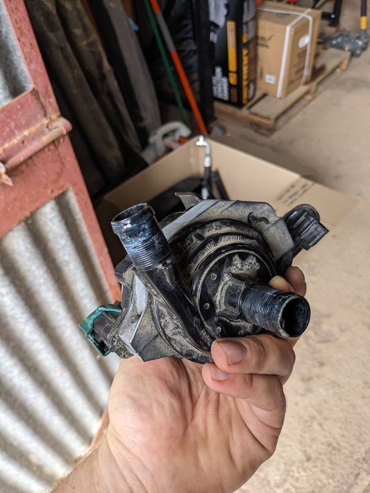Nissan 21581-5SA0A Motor Assy-Water Pump Nissan Leaf ZE1