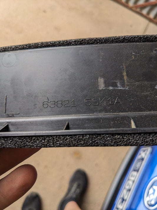 Nissan 63821-5SA1A Seal-Front Fender,LH Nissan Leaf ZE1